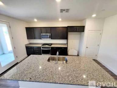 Main picture of 832 Loon St