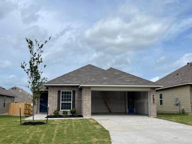 Main picture of 631 Fallbrook Dr