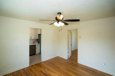 Main picture of 310 S Buena Vista St