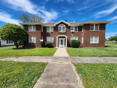 Main picture of 1030 E 8th St