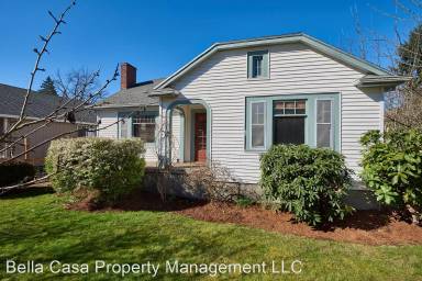 Main picture of 835 NE Hembree St