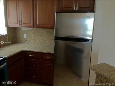Main picture of 3350 Pinewalk Dr N