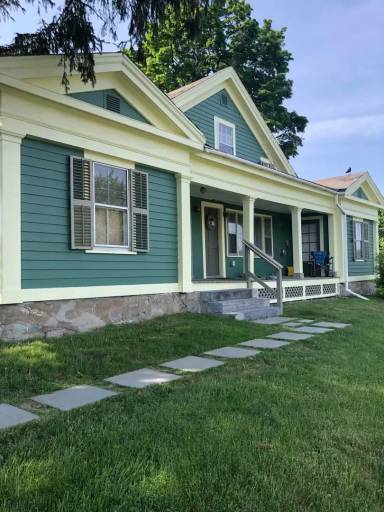 Main picture of 92 W Main St