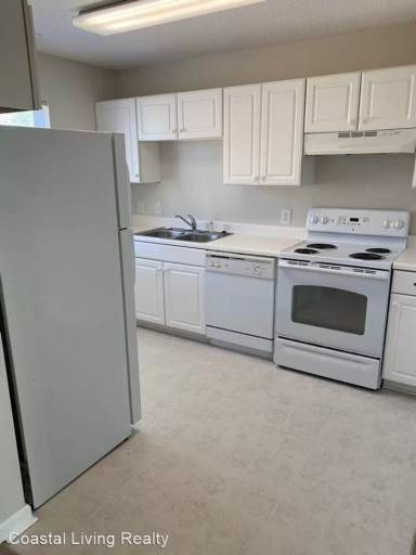 Main picture of 300 Myrtle Greens Dr