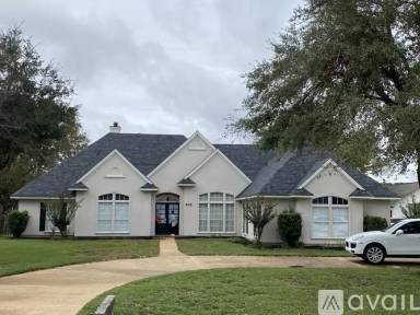 Main picture of 403 Weavers Way