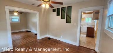 Main picture of 606 E Brandeis Ave