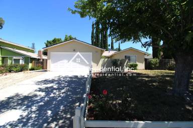 Main picture of 6913 Stanford Oak Dr