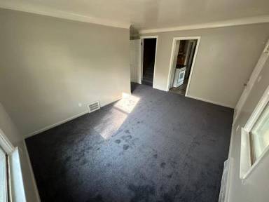 Main picture of 19131 Kenosha St