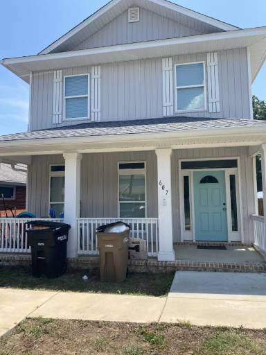 Main picture of 607 W Belmont St