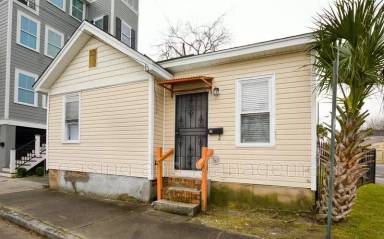 Main picture of 94 Hanover St