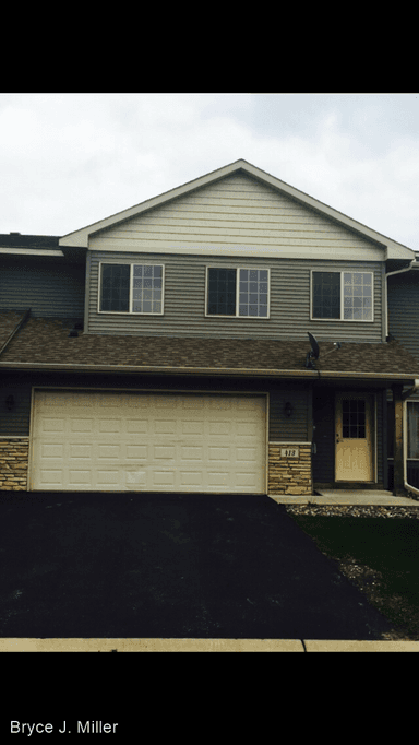 Main picture of 413 Cedar Pl