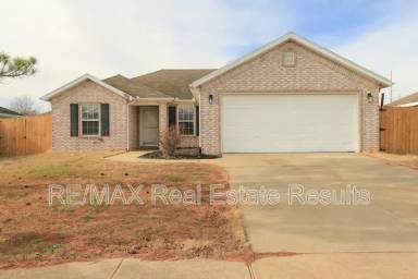 Main picture of 900 SW River Rock St
