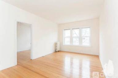 Main picture of 4805 N Wolcott Ave
