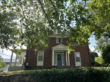 Main picture of 500 S Stewart St