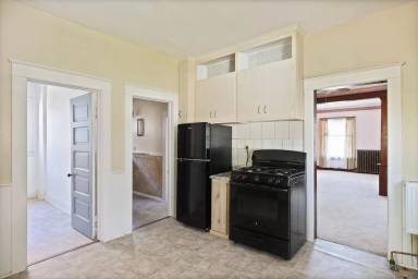 Main picture of 707 N Porter St