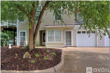 Main picture of 640 Tollis Pkwy