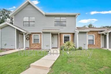 Main picture of 205 Arbor Cir