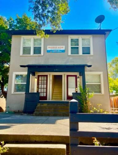 Main picture of 631 W 5th St