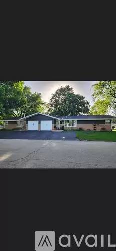 Main picture of 610 Douglas St