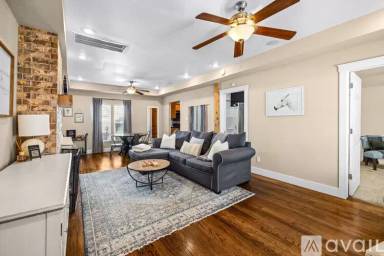 Main picture of 521 W Chestnut St