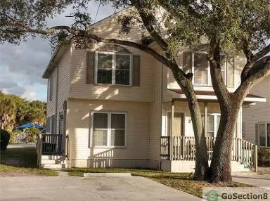 Main picture of 1600 SW 44th Ave