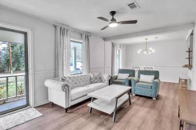 Main picture of 305 Ward Dr