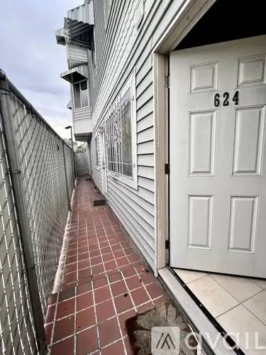 Main picture of 626 Oak St