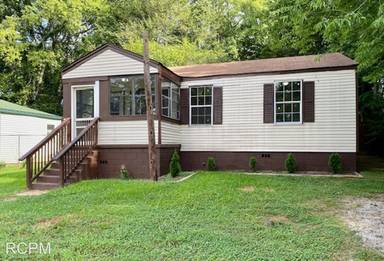 Main picture of 202 Richmond Dr NW