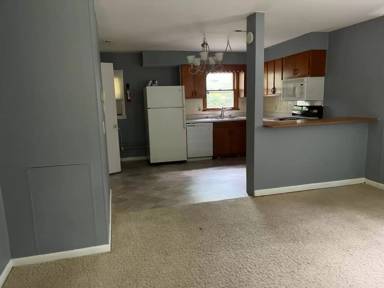 Main picture of 2620 S Madison St