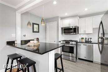 Main picture of 33 York Ave