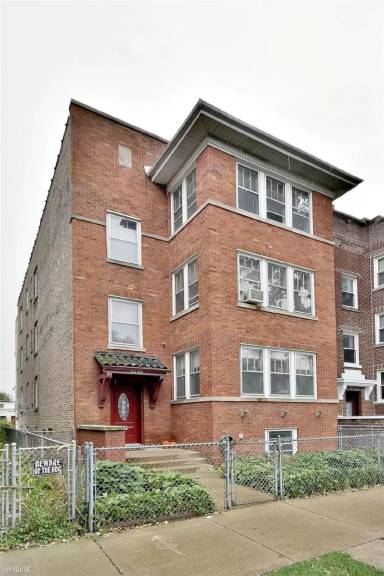 Main picture of 2439 W Gunnison St