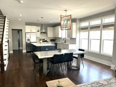 Main picture of 502 Stanley Ave
