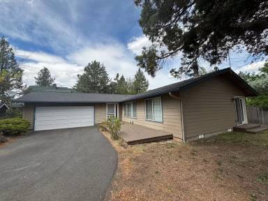 Main picture of 2816 NE Lapointe Ct