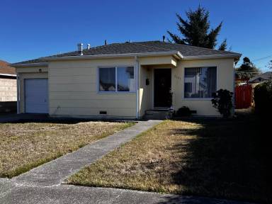 Main picture of 2421 Summer St