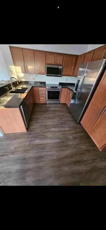 Main picture of 1080 E Flint St