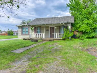 Main picture of 1320 S Jensen Ave
