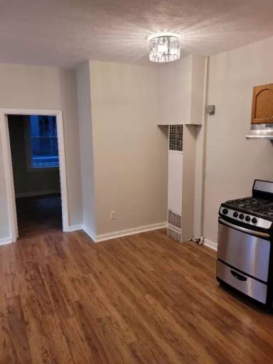 Main picture of 214 Hanover St