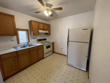 Main picture of 141 N Van Buren Ave