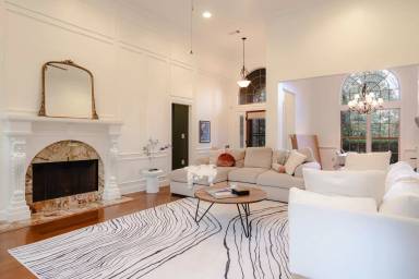 Main picture of 154 Solamere Ln