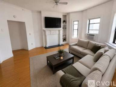 Main picture of 100 E Preston St