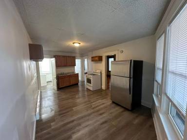 Main picture of 583 Chicopee St