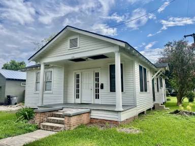 Main picture of 3104 Wilshire Dr