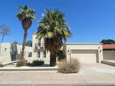 Main picture of 926 E Laguna Dr