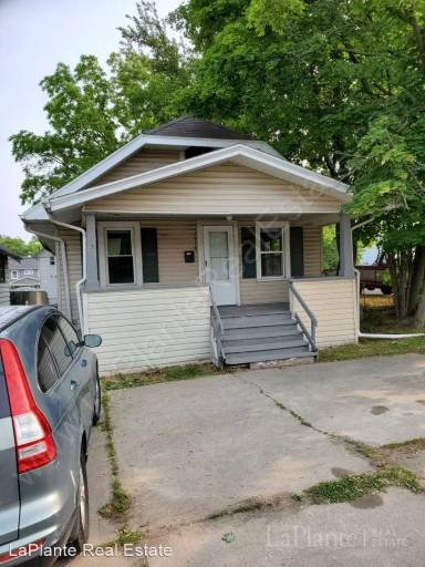 Main picture of 1716 Berdan Ave