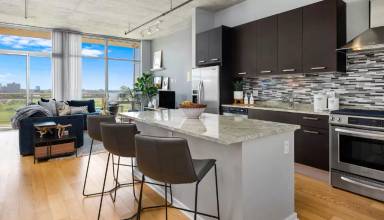 Main picture of 140 W Roosevelt Rd