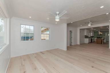 Main picture of 829 Broadway Ave