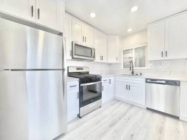 Main picture of 1304 E Wilson Ave