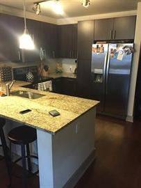 Main picture of 100 Pier 4