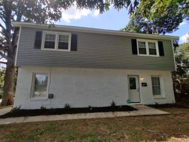 Main picture of 324 N Hoskins Rd