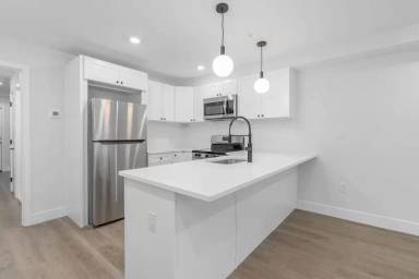Main picture of 2057 E Rush St